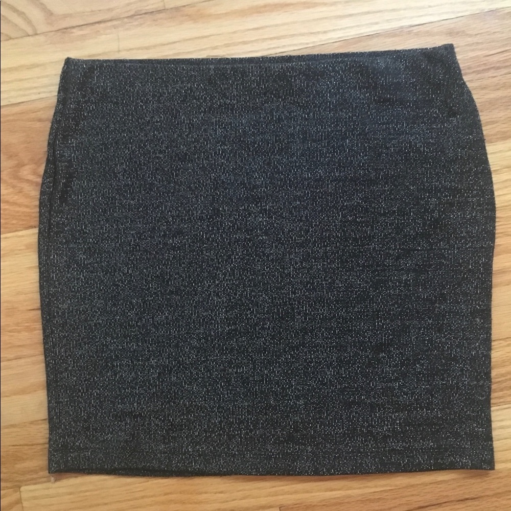 Forever 21 bodycon black skirt with gold